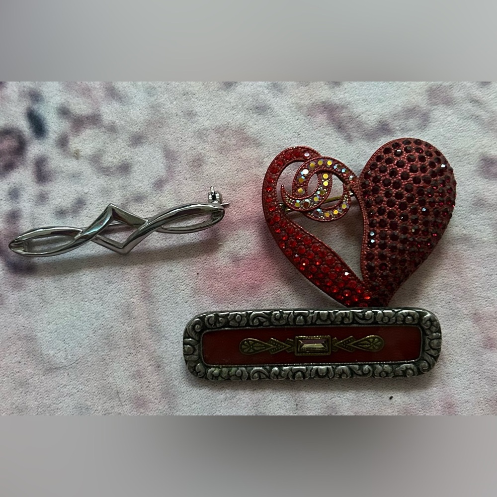 Set of 3 pins brooches gorgeous crystal red heart!